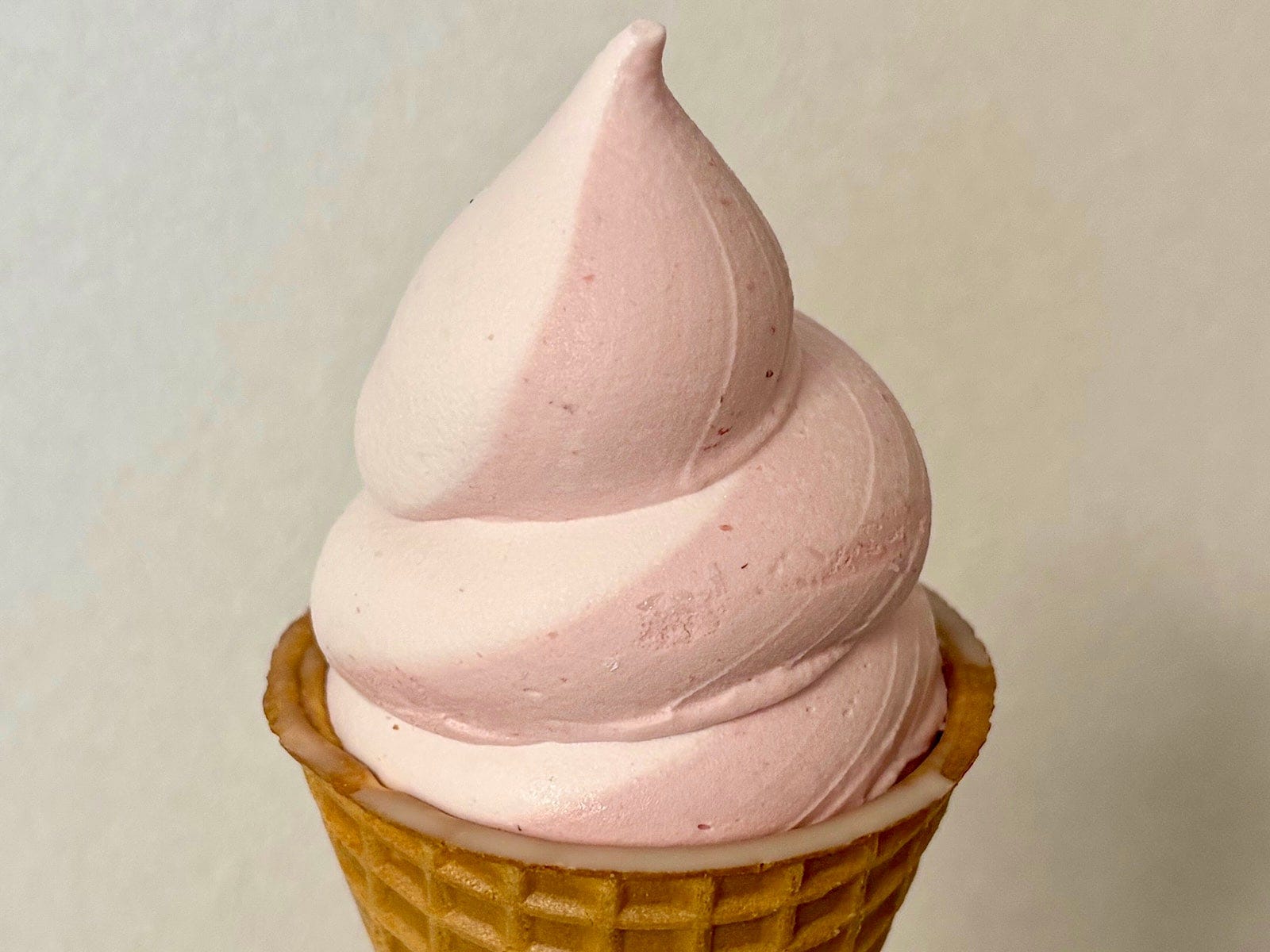 いちごアイス、いちごミルクアイス、それぞれの味わいを楽しむもよし、一緒に食べてもよし！ 