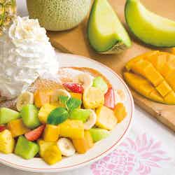 『サマーフルーツパンケーキ』販売価格: 1,480円/画像提供:EGGS’N THINGS JAPAN