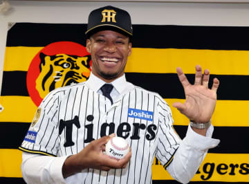 阪神 新外国人のモレッタが入団会見「NARUTOが好き。お寿司を食べてみたい」と垣間見せた日本愛 最速159キロの直球を誇る大型リリーバー