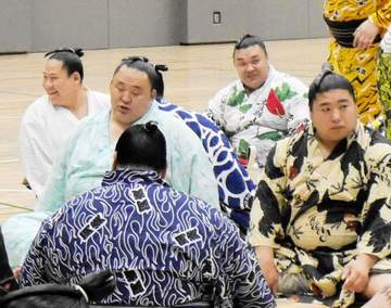 27歳で死去した偉大な横綱の墓前に、41歳玉鷲が復活誓う「関取として戦える」13年ぶり十両も闘志