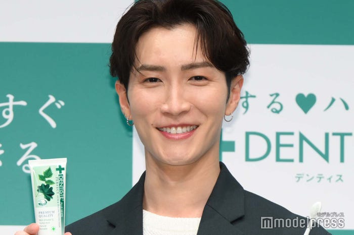 「歯を見せて」に応える渡辺翔太(C)モデルプレス