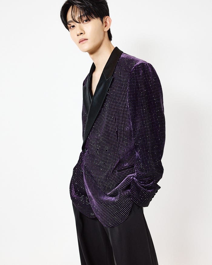 田島将吾「エンポリオ アルマーニ24春夏ウィメンズコレクションショー」より(提供写真)