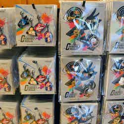 (左から)チャームセット、イヤリング&イヤーカフセット(C)モデルプレス