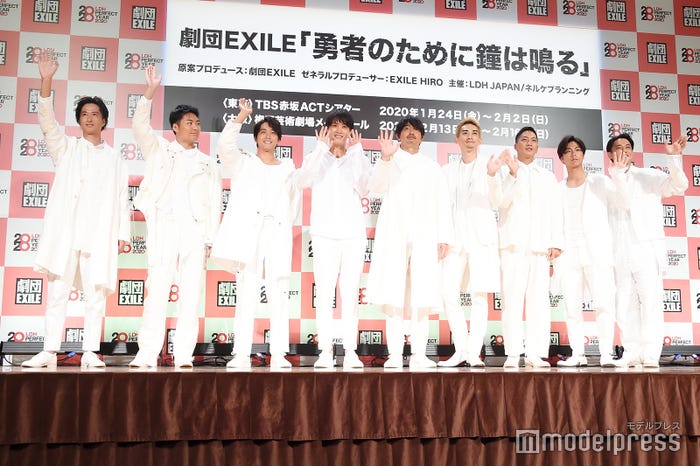 手の振り方に個性が出る劇団EXILE。鈴木伸之は両手振り。(C)モデルプレス