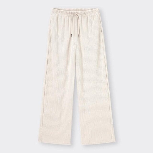 GU　ベージュトップス×リブパンツ　抜け感コーデ　EccO　イラスト　リブプルオンパンツ