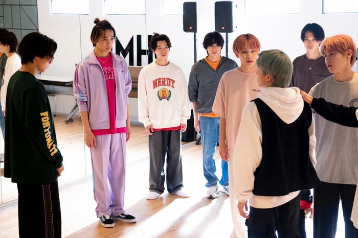 (左から)八村倫太郎、NOA、森愁斗、山下幸輝、宮世琉弥、高塚大夢、綱啓永、木村柾哉「君の花になる」最終話より(C)TBS