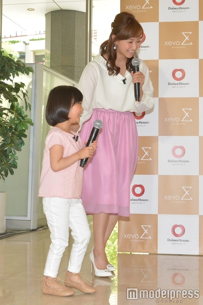 (左から)早坂ひらら、藤本美貴(C)モデルプレス