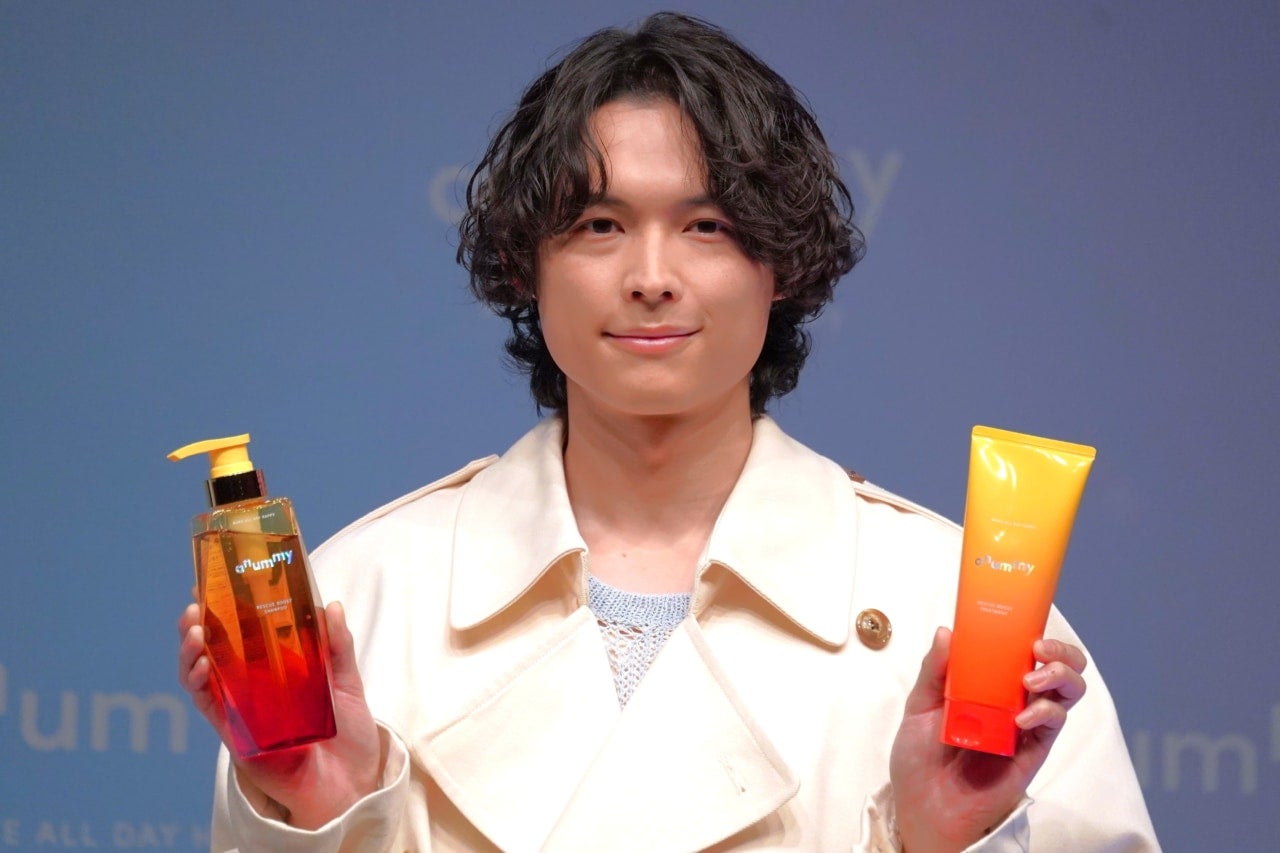 松村北斗がヘアケアブランド「anummy」のアンバサダーに就任！ パーマ髪のケアルーティーンを明かす