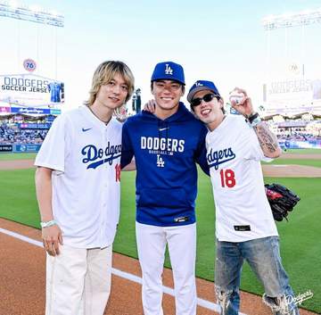 人気ロックバンド“ワンオク”TakaとToruが見せた野球への敬意「本当に光栄」ドジャース戦始球式に登場 山本からの重圧に負けずノーバウンド投球でスタンド沸かせる