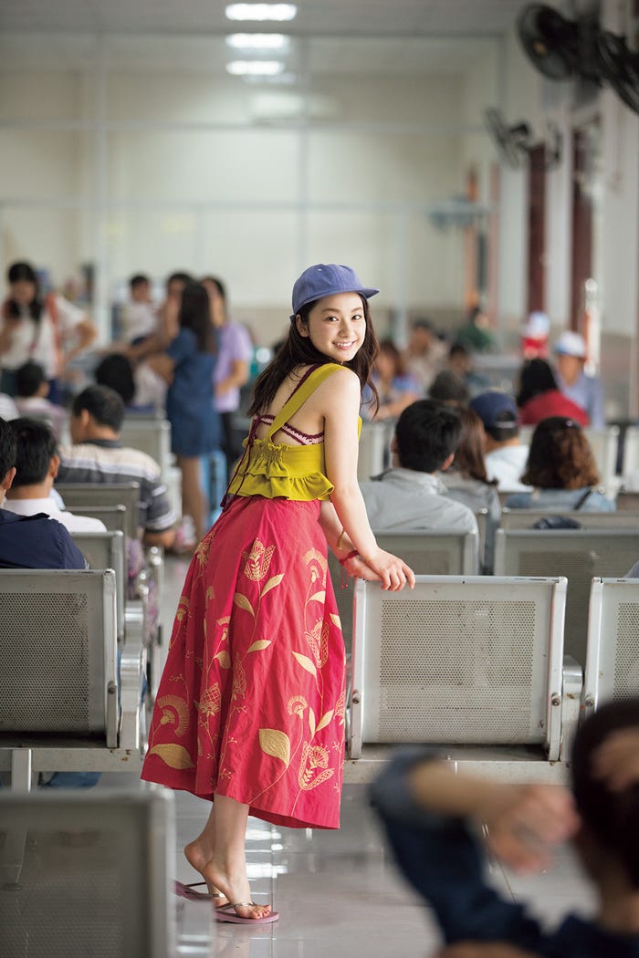 「平祐奈CALENDER 2019.04−2020.03」(東京ニュース通信社刊)