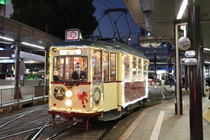 クリスマス電車として活躍するハノーバー電車（2021年12月）