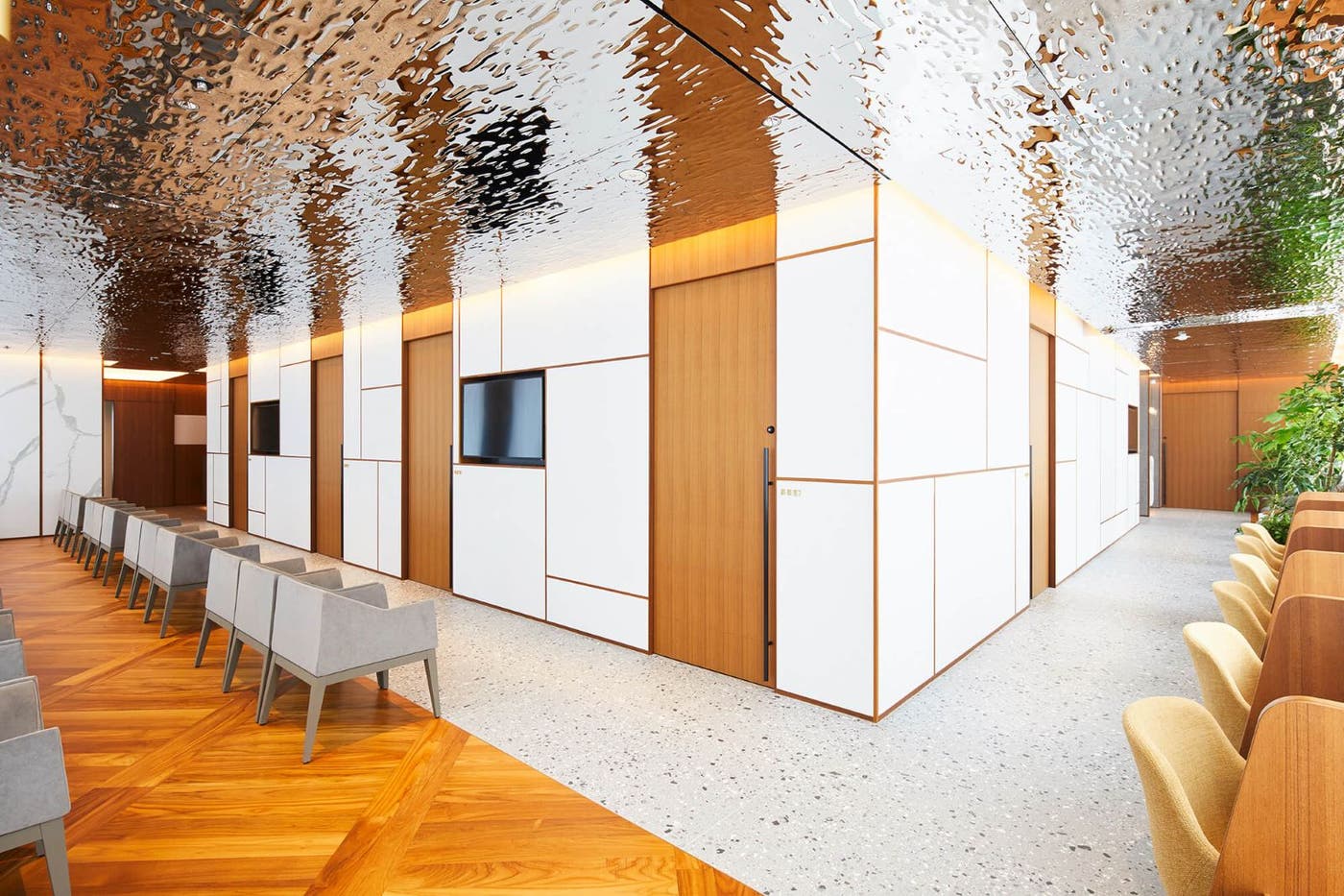 「にしたんARTクリニック」新宿院待合スペース