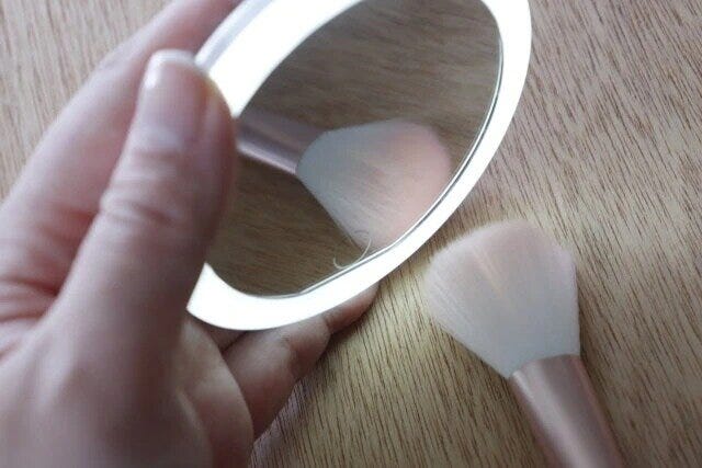 ダイソーのメイクに使いやすいLED