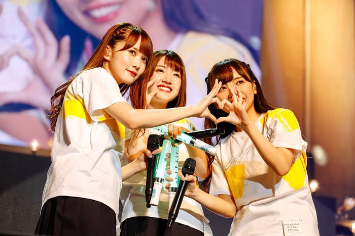 加藤史帆、佐々木美玲、齊藤京子/9日公演 (提供写真)