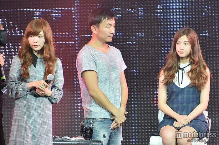 益若つばさ(左)、メイクをレクチャーしたモデル(右)