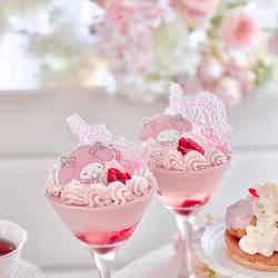 マイメロディ パフェは通常アフタヌーンティーに+1000円/提供画像