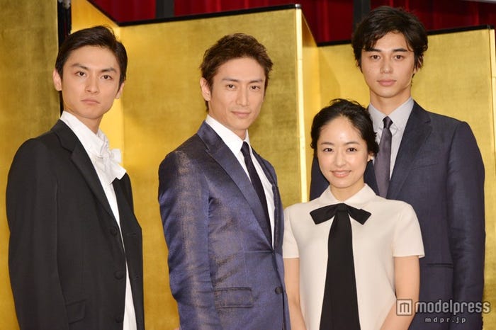 2015年NHK大河ドラマ「花燃ゆ」の配役発表会見の様子(左から)高良健吾、伊勢谷友介、井上真央、東出昌大