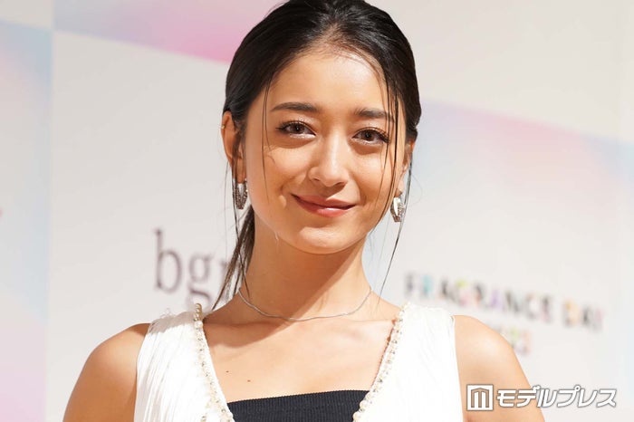 みちょぱ、ハワイでの美ボディ際立つ水着姿公開「腹筋凄い」「スタイル抜群」と反響