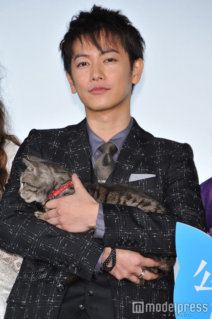 佐藤健とパンプくん/公開初日舞台あいさつより(C)モデルプレス