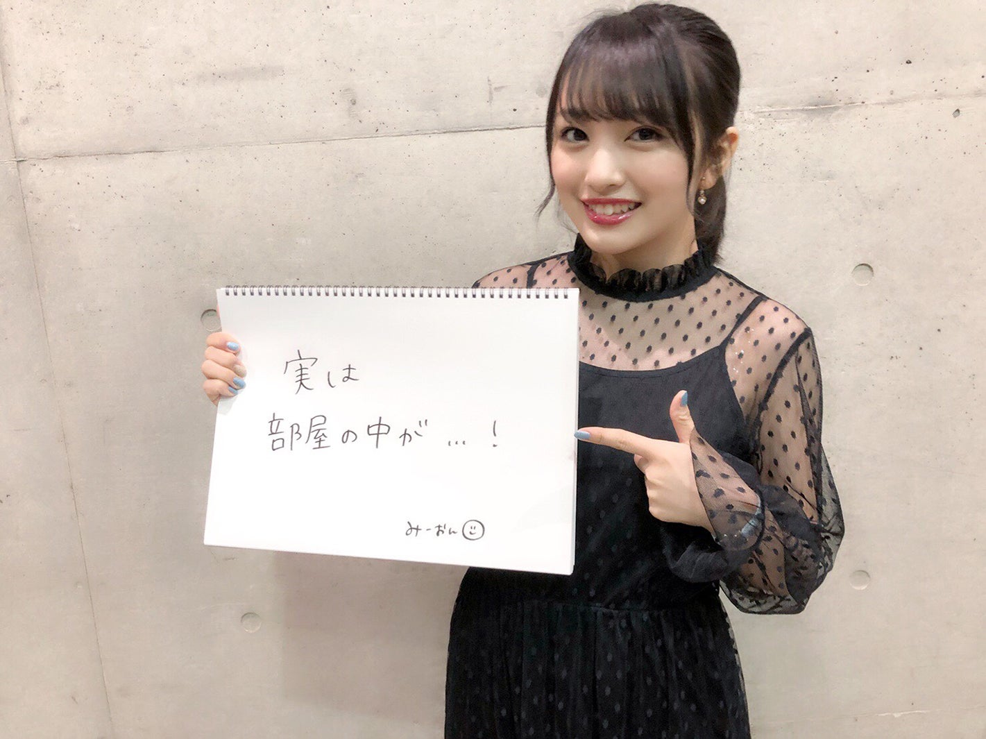 向井地美音／高橋朱里写真集公式ツイッター（@juri_1st_0724）より