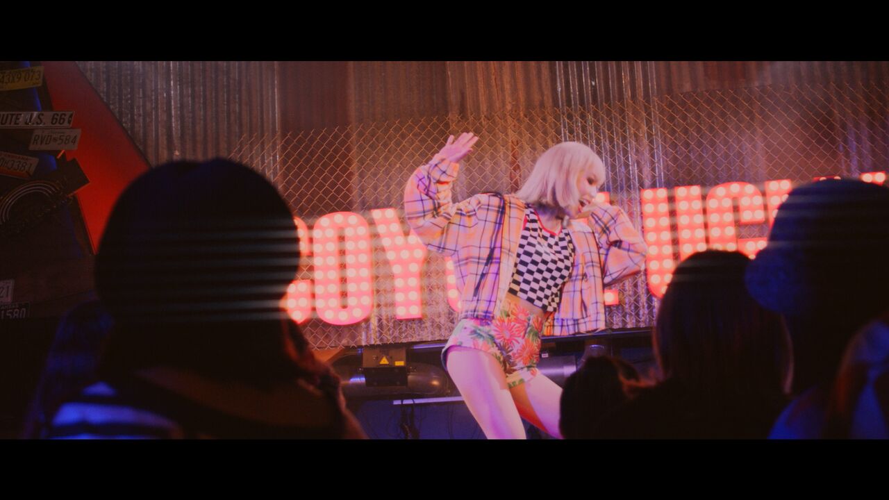 BananaLemon「LOOK AT ME, LOOK AT ME」MVより（提供画像） 