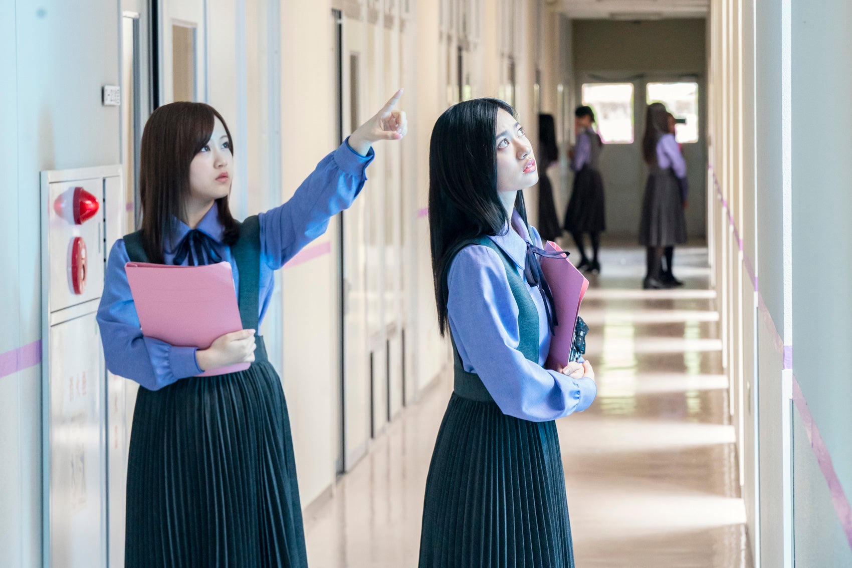 星野みなみ、寺田蘭世／「ザンビ」第5話より（C）czambi project