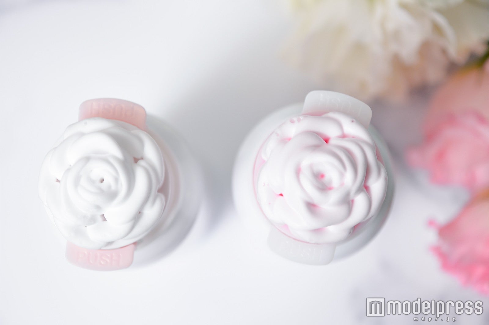 ほんのり色づいたピンク色（C）モデルプレス