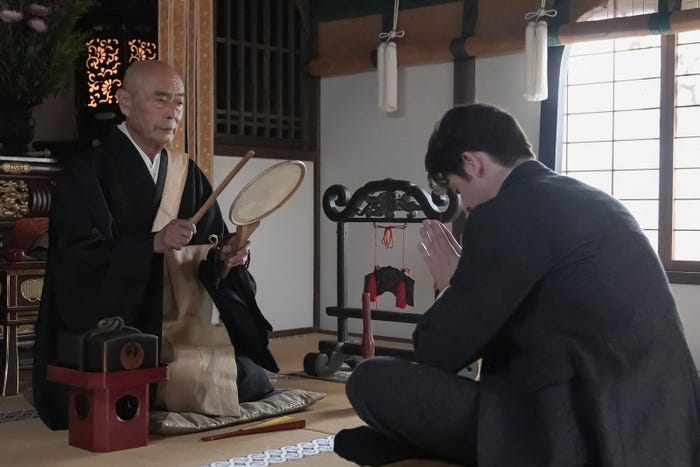 伊武雅刀、トミー・バストウ「ばけばけ」第56話(C)NHK