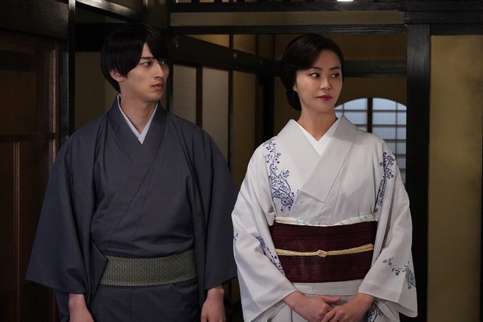 横浜流星、観月ありさ「私たちはどうかしている」第5話より(C)日本テレビ