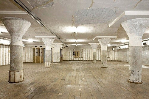 歴史的なマッシュルーム型柱を継承（写真は解体前）／画像提供：阪急阪神ホールディングス