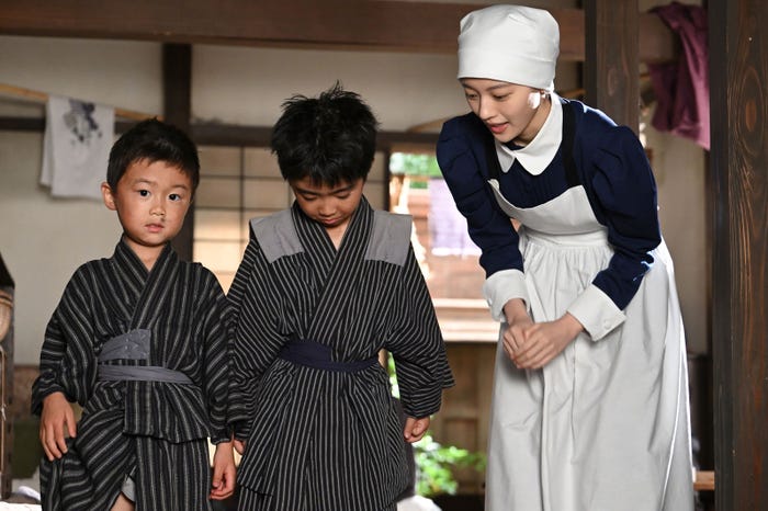 上坂樹里ら「風、薫る」第98話(C)NHK