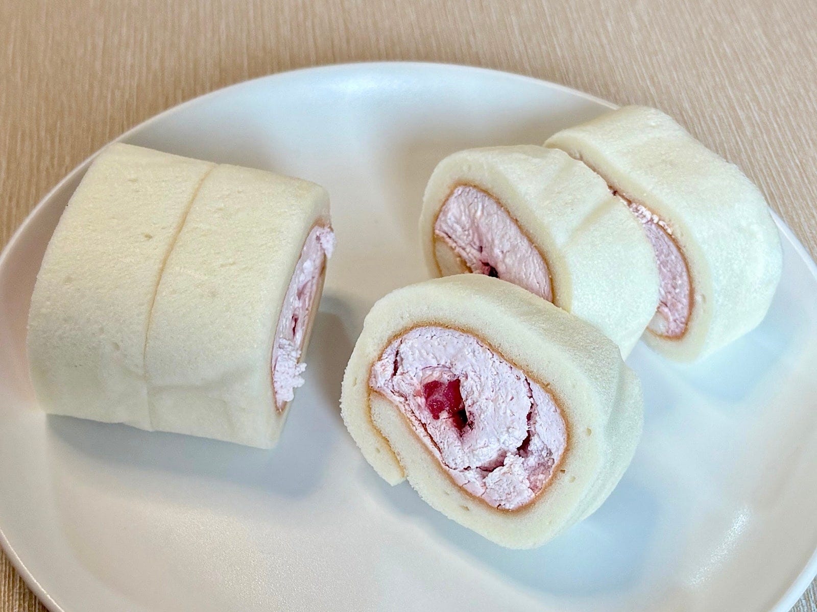 カットされているので家族や友人とシェアしやすいのも◎