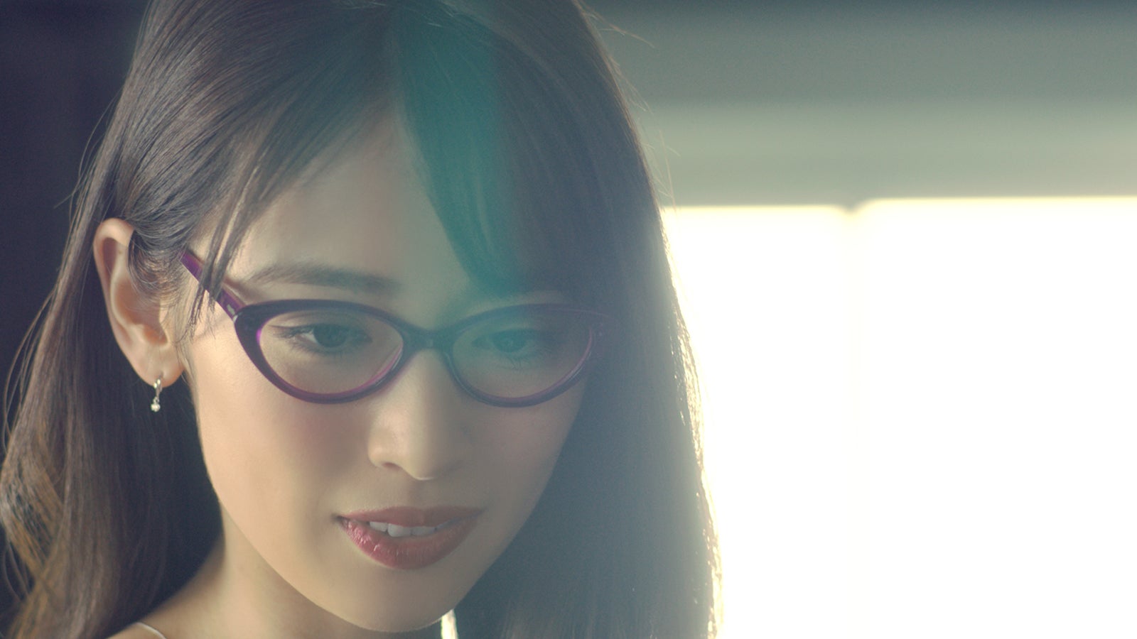 泉里香／「家庭教師」篇より（提供写真）