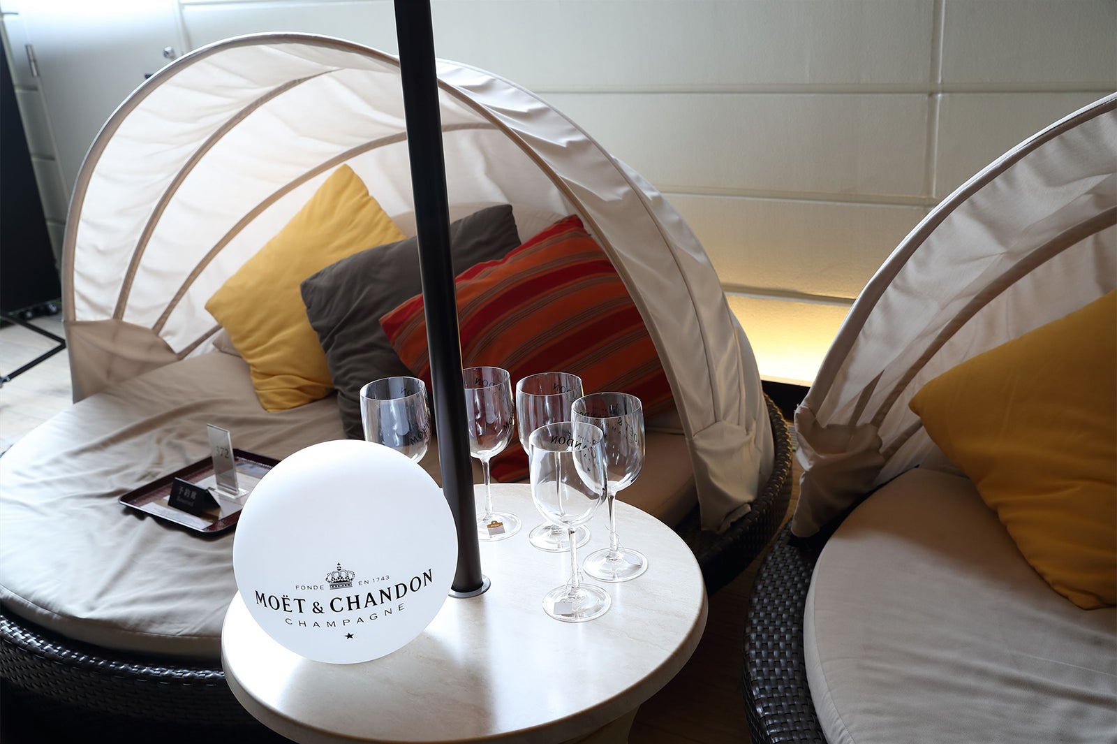 「オーシャンズスパ」の混浴温水プール／画像提供：ラスイート