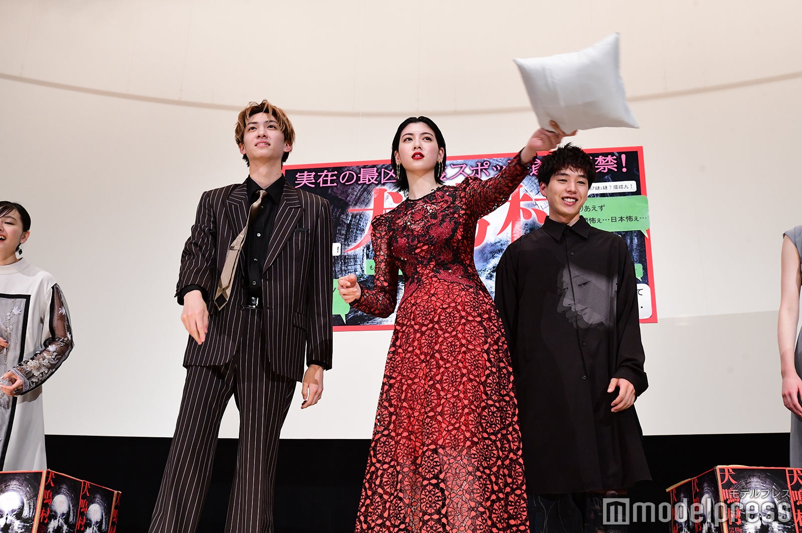 古川毅、三吉彩花（C）モデルプレス