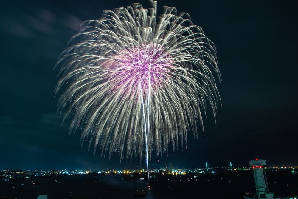 名港水上芸術花火2022」5月に開催、夜空と水上を彩る花火×音楽が融合 - 女子旅プレス