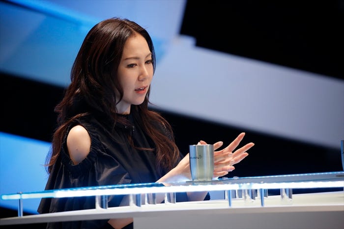 露崎春女/音楽番組「LOVE or NOT♪」より(提供画像)