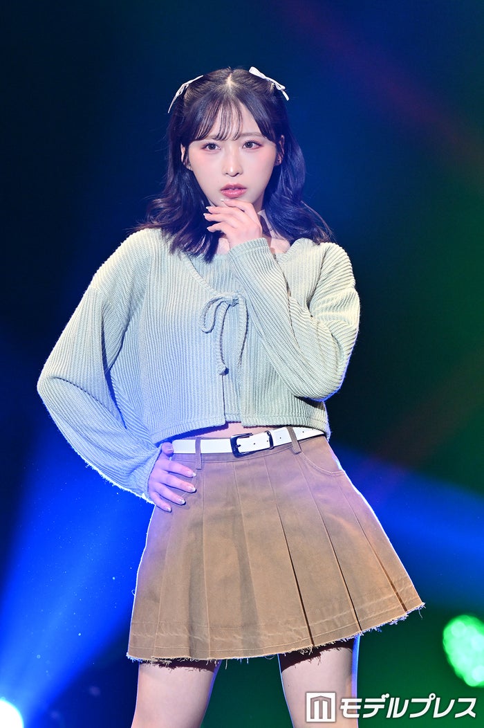 AKB48小栗有以、美脚全開春コーデで登場【超十代2024】