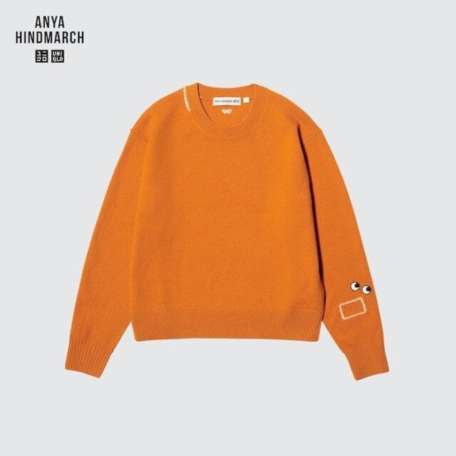 ユニクロとアニヤ・ハインドマーチがコラボしたクルーネックセーター