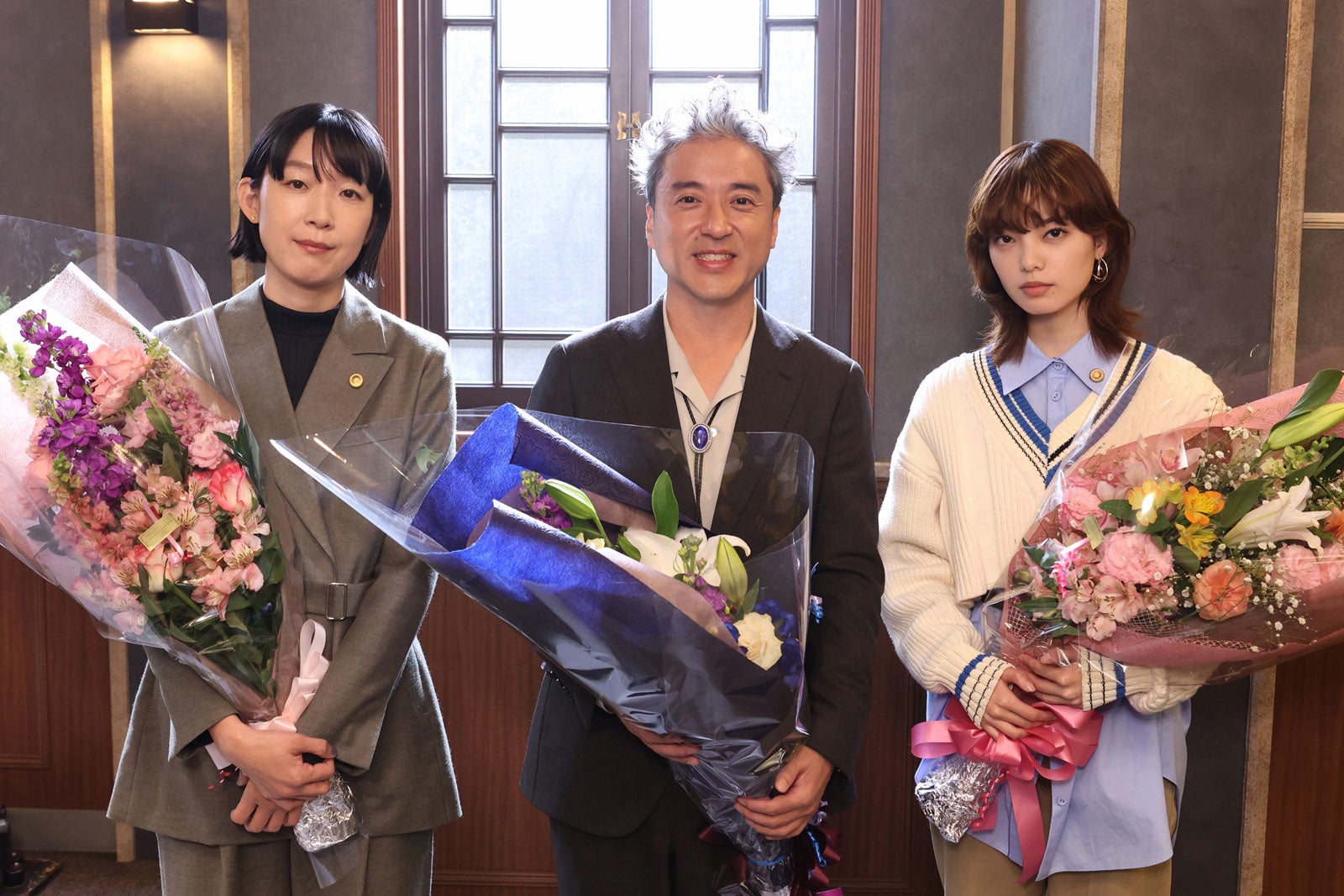 ムロツヨシ「撮影を止める男になるとは…」ドラマ撮影回顧 平手友梨奈＆江口のりこと「うちの弁護士は手がかかる」クランクアップ