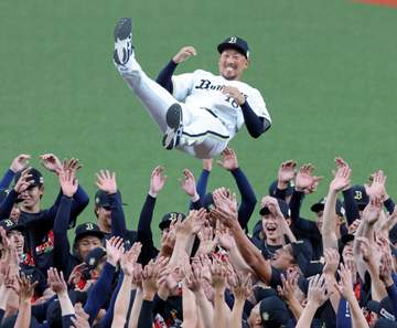 オリックス・平野「やり切らせていただいた」九回に登場、中村晃K斬り締め 最後は伝家の宝刀フォーク「投げきれた」引退試合