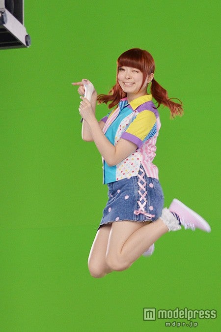 コンビニ店員衣装のきゃりーぱみゅぱみゅ