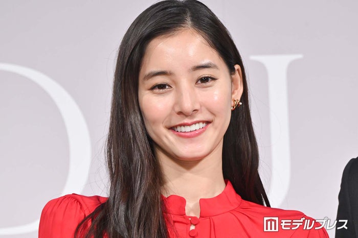 中島裕翔＆新木優子、電撃結婚にトレンド入りの反響「作画が同じすぎる」新木の直筆署名も話題「美文字」