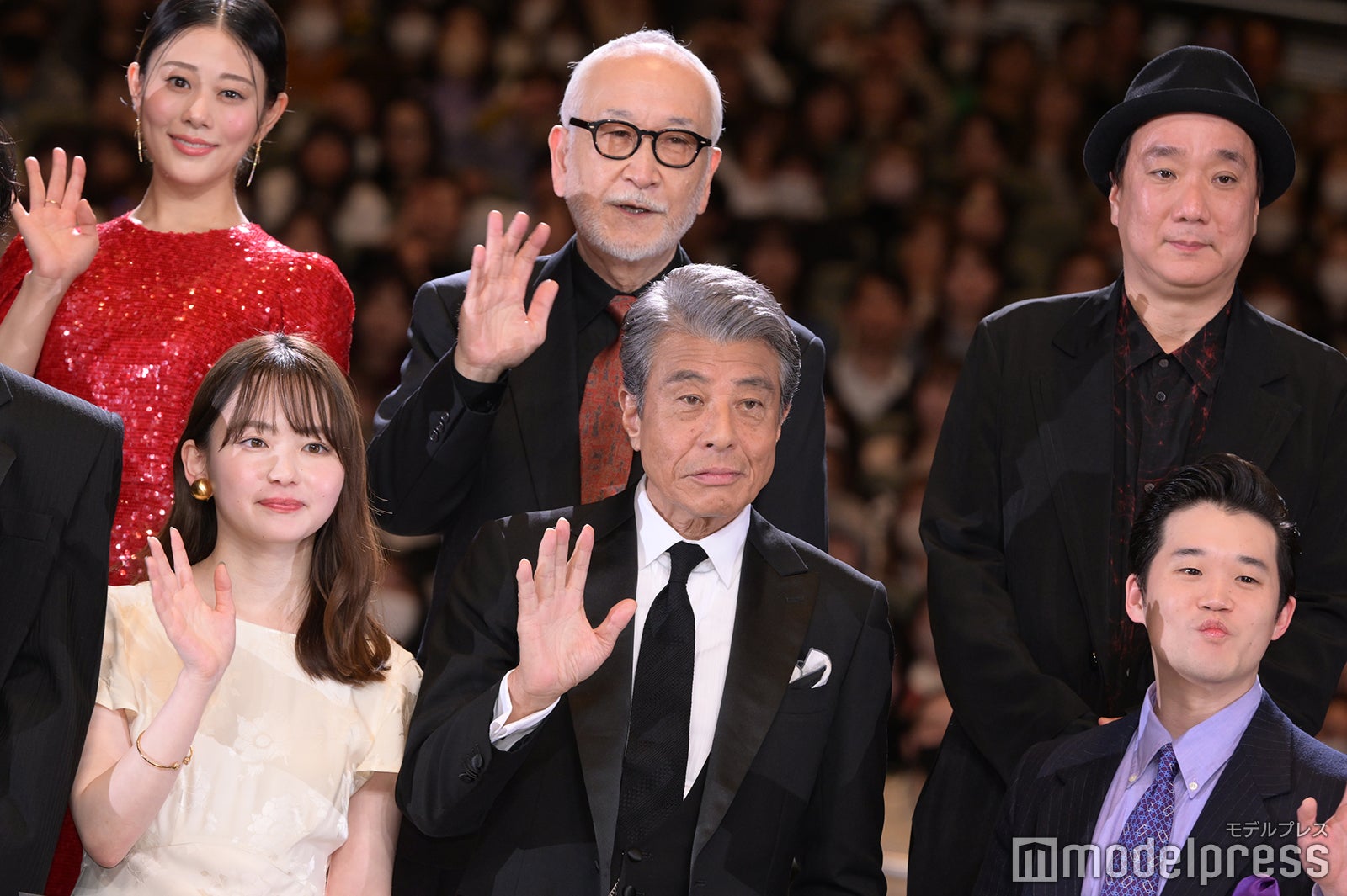 （前列左から）山田杏奈、舘ひろし、矢本悠馬／（後列左から）高畑充希、木場勝己、久保茂昭監督／「ゴールデンカムイ」完成披露舞台挨拶（C）モデルプレス