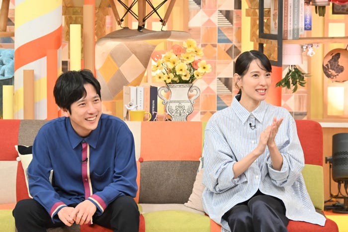 二宮和也、戸田恵梨香(C)TBS