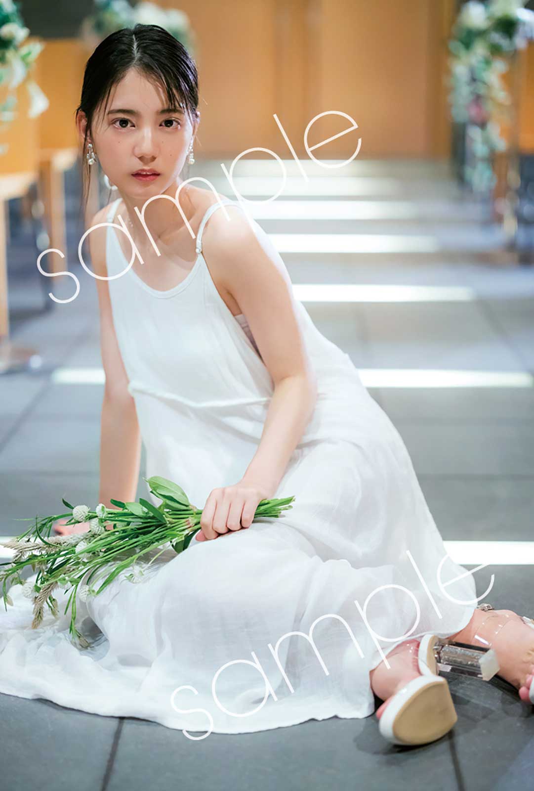 日向坂46小坂菜緒、1st写真集の発売前緊急重版決定 先行カット第七弾公開<君は誰?>