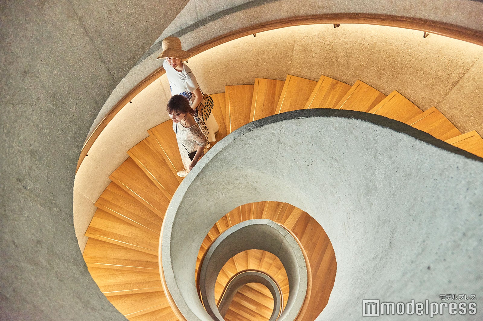 「JC Contemporary」内のフォトジェニックな螺旋階段（C）モデルプレス