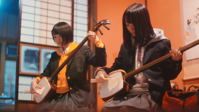 竹よし(三味線)/Fortune cherry「ひまわりのない世界」MVより(C)You, Be Cool!/KING RECORDS