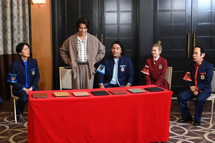 矢部浩之、高橋海人、盛山晋太郎、小芝風花、岡村隆史 (C)日本テレビ