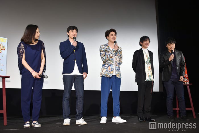 映画『お前はまだグンマを知らない』舞台あいさつ(左から)椿鬼奴、山本博(ロバート)、間宮祥太朗、吉村界人、水野格監督 (C)モデルプレス